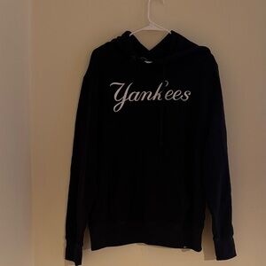 Men’s Yankees Blue Hoodie size L